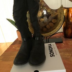 Black knee high Boots